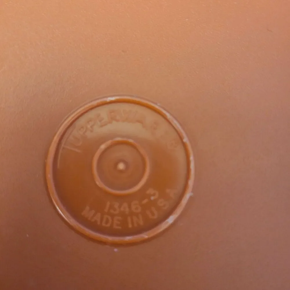 Tupperware vtg seal